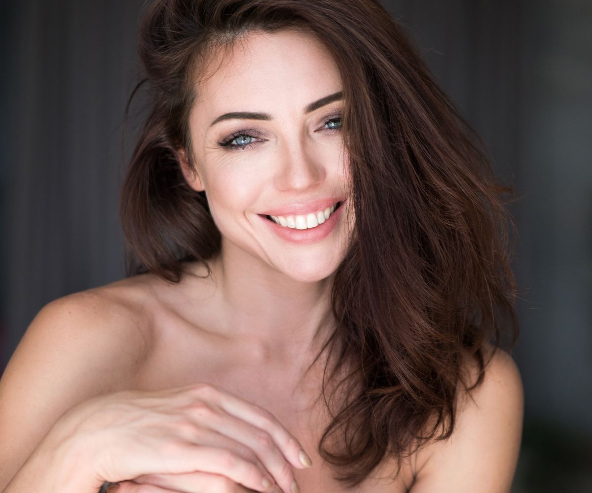Hinsdale Plastic Surgery model smiling
